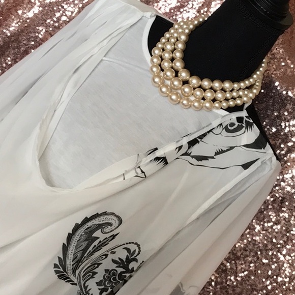 Love the Queen Blouse & Skirt - Picture 3 of 8